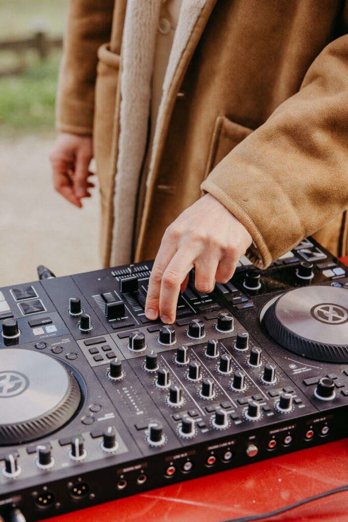 Technology of a wedding DJ